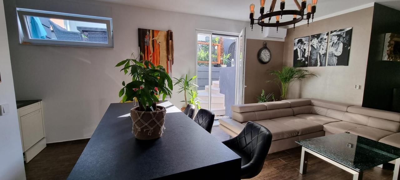 Villa Ave Apartment Novalja