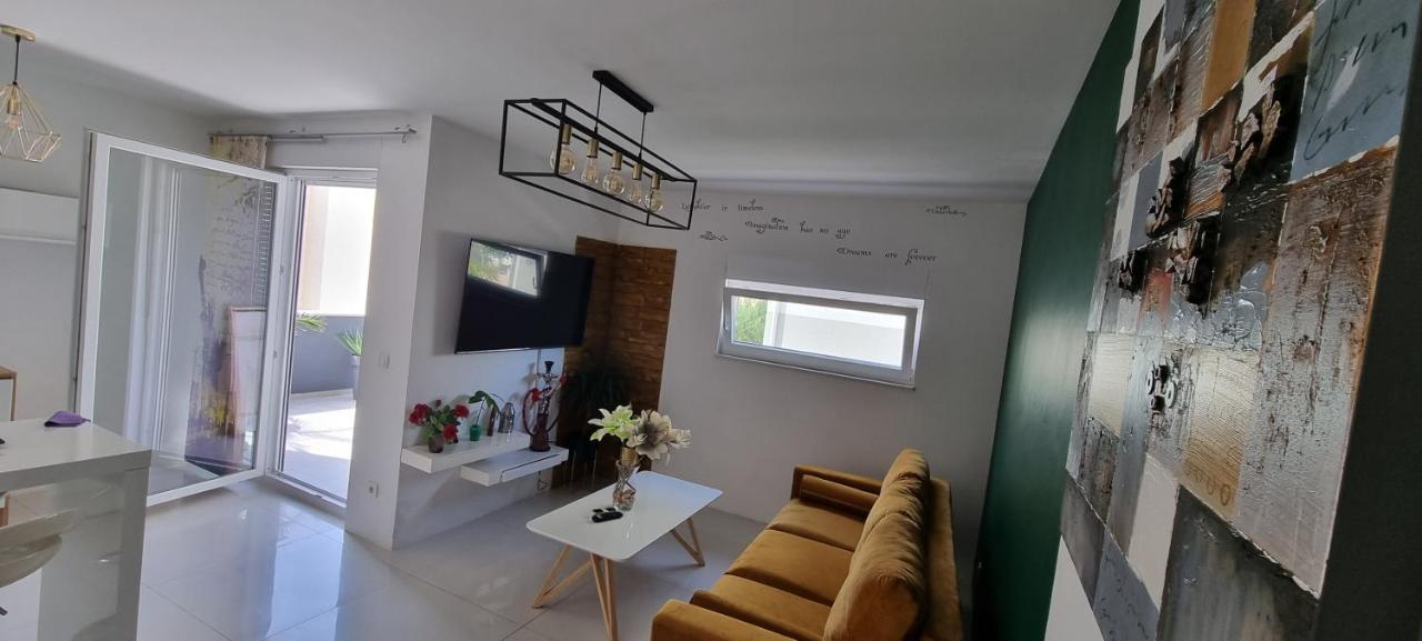 Villa Ave