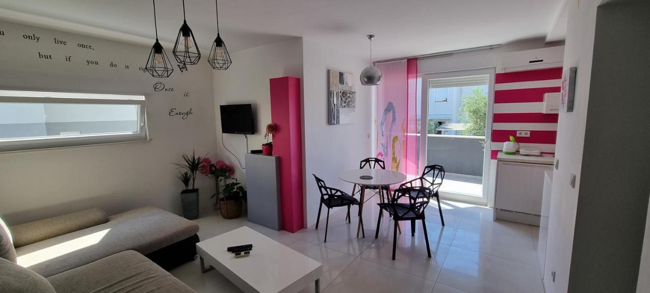 Villa Ave *